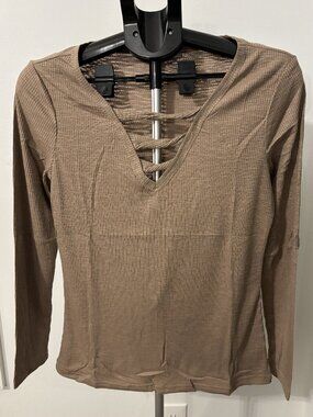 Women's casual long sleeve top coffee color Size L NEW